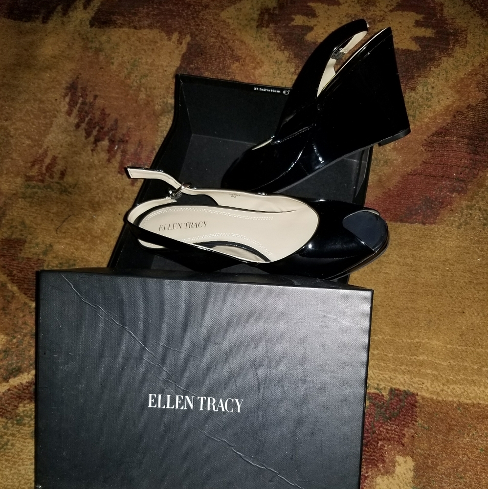 Ellen Tracy wedge